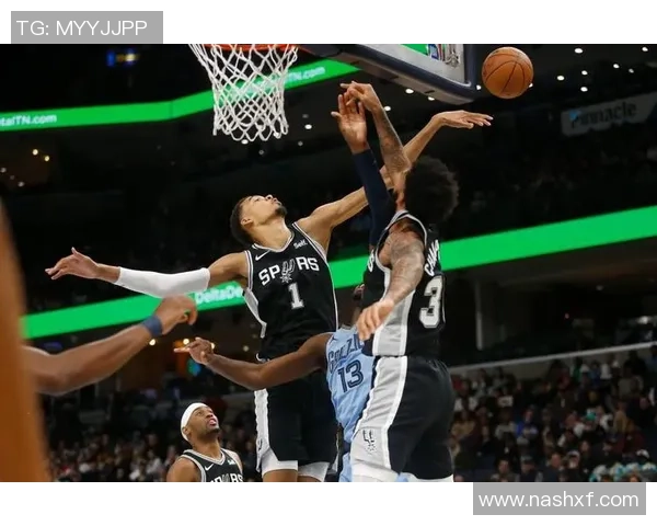 文班亚马首场比赛表现惊人五次盖帽并成功隔扣字母哥引发热烈讨论